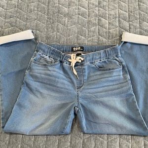 ❌❌❌ SOLD ❌❌❌Soft denim jeans by rewash size medium. EUC, only worn three times.